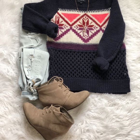 American Eagle Sweater - Picture 2 of 2